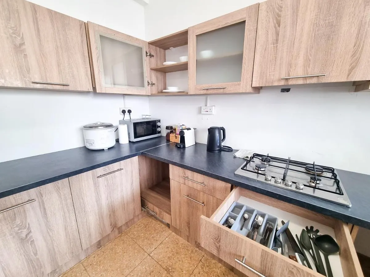 Citycenter Rooms Next To The Beach Λάρνακα 0*,